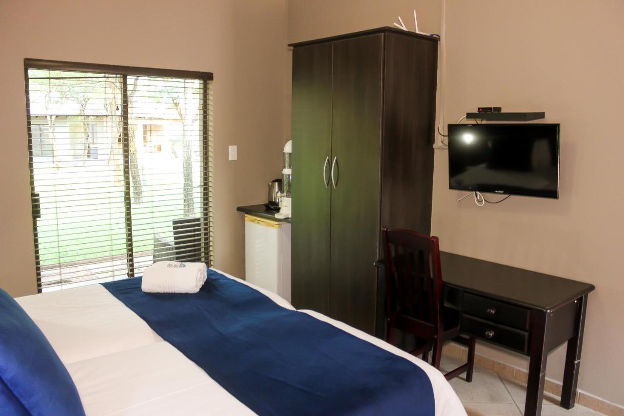 Rip Van Winkel Guest House Lephalale Экстерьер фото