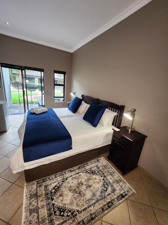 Rip Van Winkel Guest House Lephalale Экстерьер фото